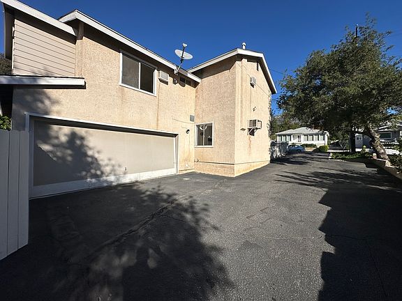 3rd image of 3426 Montrose Ave APT A