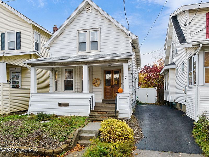 2nd image of 7 Mapleridge Avenue
