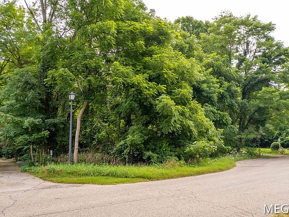 5th image of Pine Hollow Rd