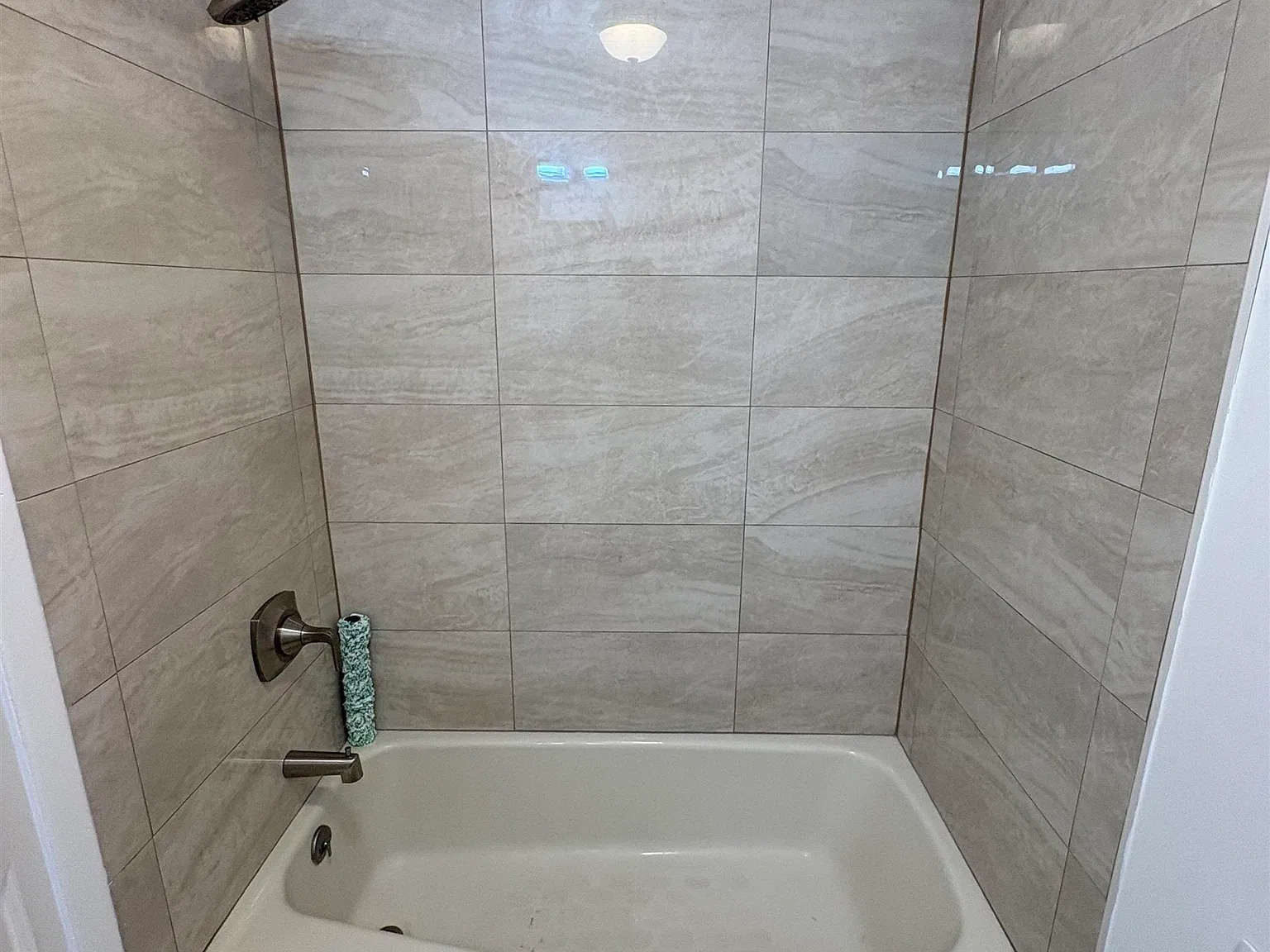 3 bed, 2.0 bath, 1000 sqft, $2,800 — Photo 3