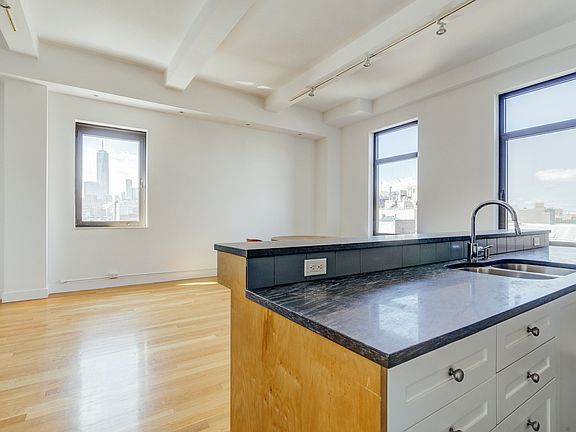 4th image of 534 Laguardia Pl APT 7