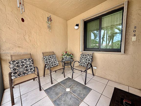 2nd image of 318 Lakeview Dr APT 203