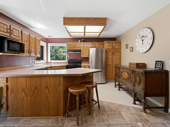 5th image of 10 Petticoat Ln