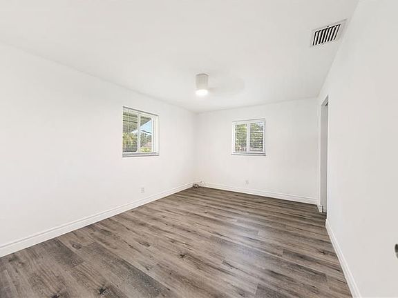 3rd image of 4020 SW 50th St
