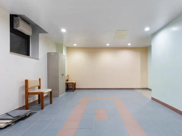 210 East 47th Street image 11 of 12