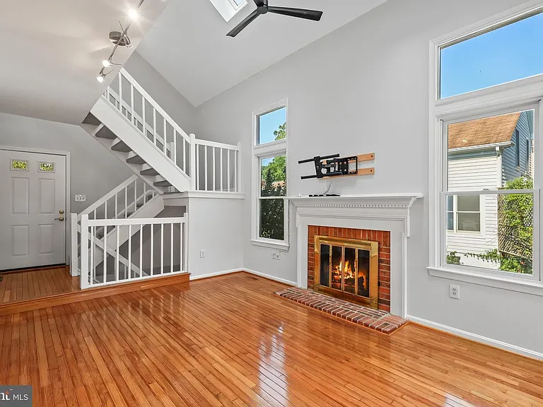 8421 Hollis Ln — Photo 31