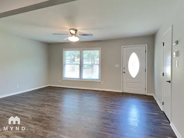 2901 Newark Dr — Photo 6