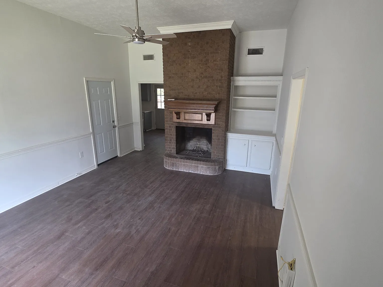 3 bed, 1434 sqft, $1,700 — Photo 2