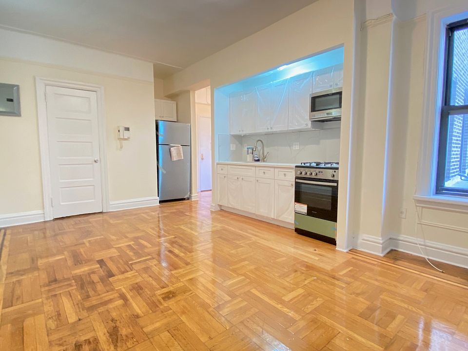 1st image of 60-15 Woodside Ave #6L