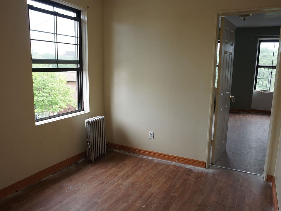 2nd image of 207 Johnson Ave APT 4R