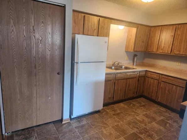 150 5th St S APT 2, Winsted, MN 55395