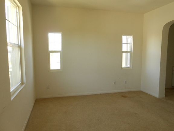 4th image of 15745 Lindbergh Ave