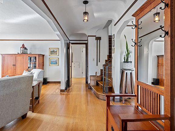 5th image of 410 W 36th St
