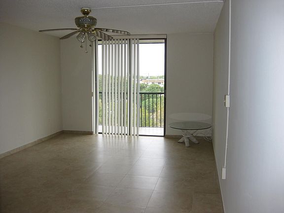 3rd image of 16950 W Dixie Hwy APT 523