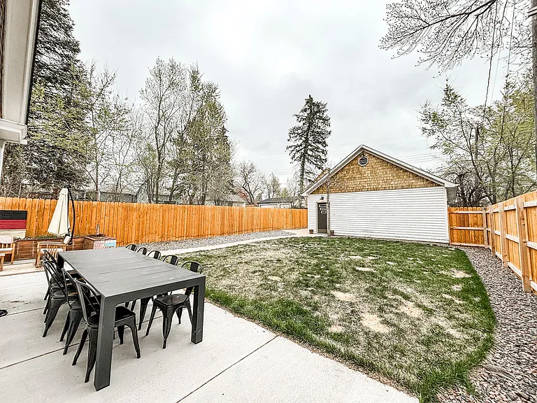 819 N Cedar St — Photo 43