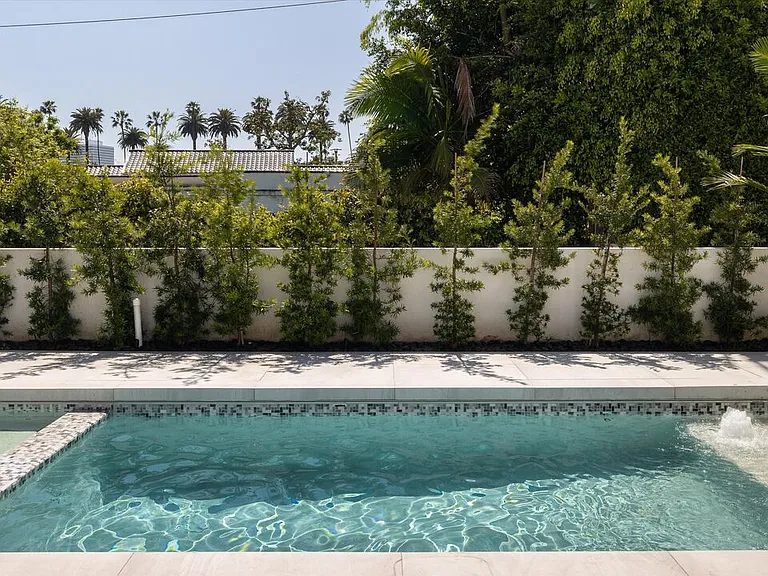 621 N Rodeo Dr — Photo 27