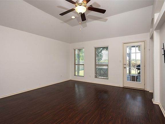 3rd image of 5276 Sagewood Dr