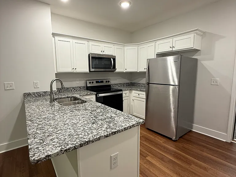 315 Brighton Park Blvd — Photo 2