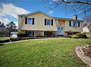 25 Rye Hill Cir, Somers, CT 06071