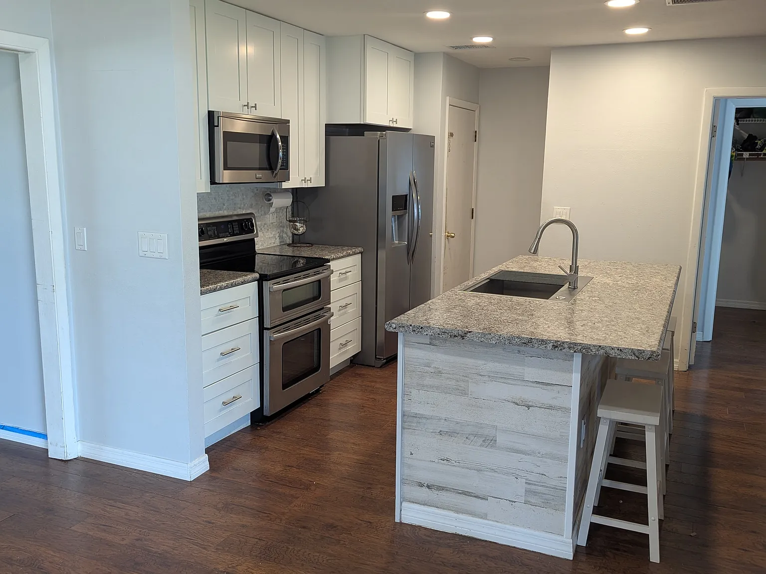 3 bed, 1764 sqft, $2,400 — Photo 2