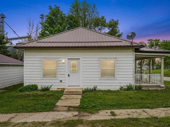 698 Fulton St, Arlington, IA 50606