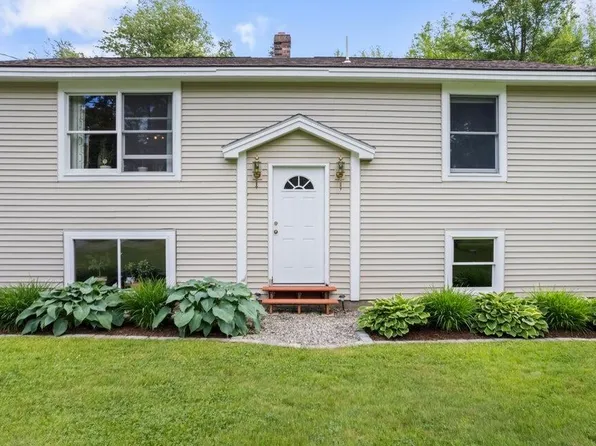 30 Meadow Brook Drive, Belgrade, ME 04917