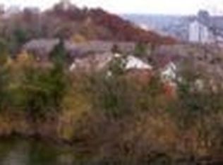 28 Carriage House Dr, Fort Thomas, KY 41075