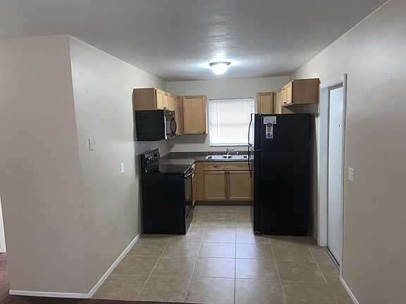 4th image of 4693 Gardenette St