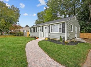 150 Dickens St, Warwick, RI 02886