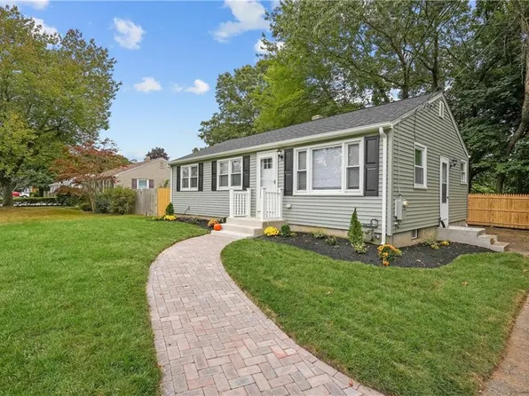 150 Dickens St, Warwick, RI 02886