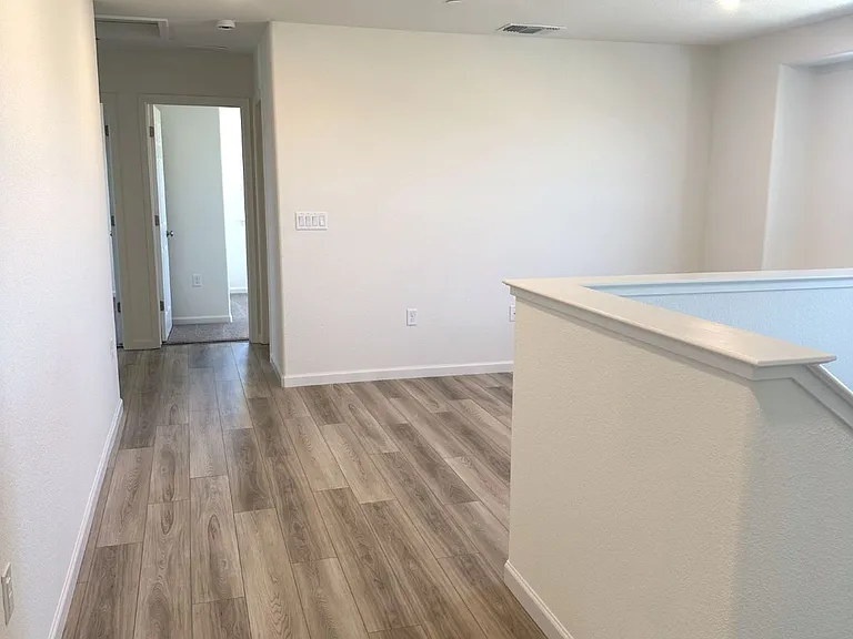 621 Cogburn Cir — Photo 13