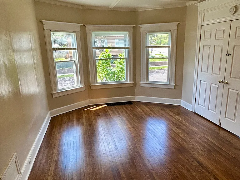 71 Schubert St — Photo 7