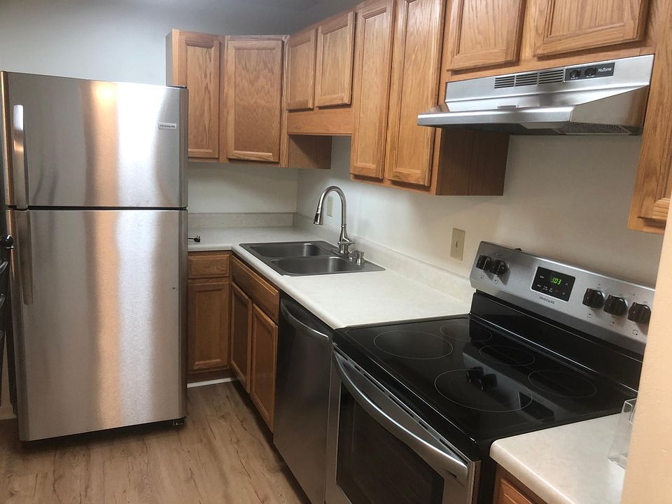 1st image of 942 Guelbreth Ln APT 302