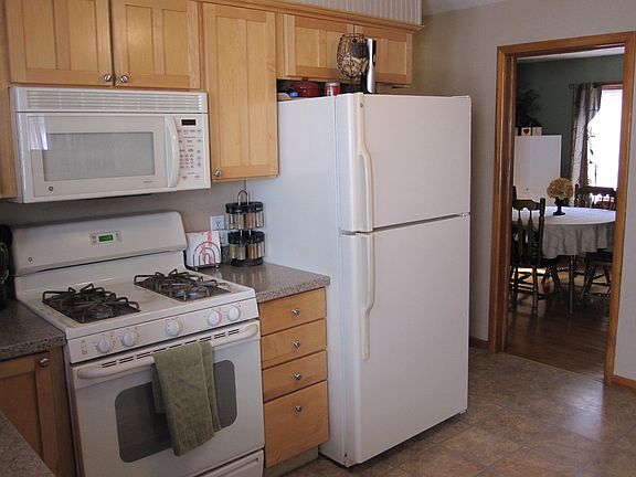 2nd image of 2909 Elmwood Ave