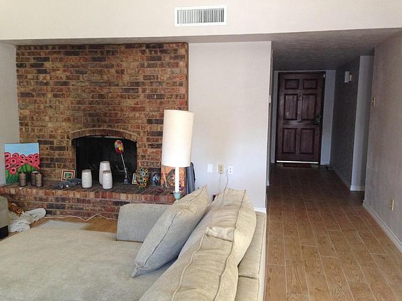 Living room and entrance 