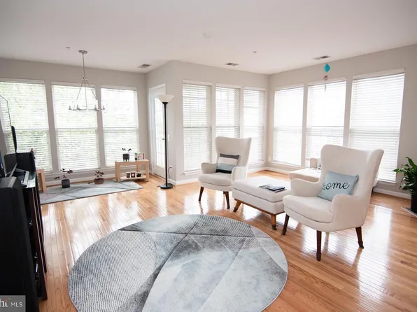 307 Prettyman Dr Unit 88, Rockville, MD 20850