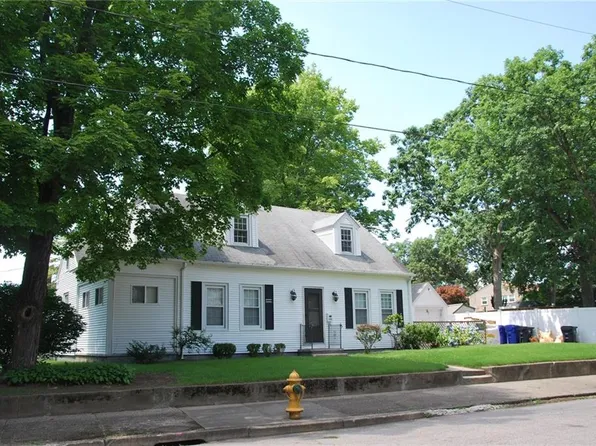 153 Oswald St, Pawtucket, RI 02861