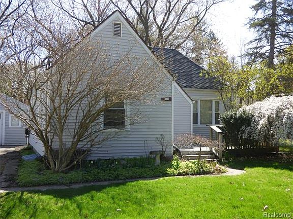 2nd image of 2445 Carlton Dr