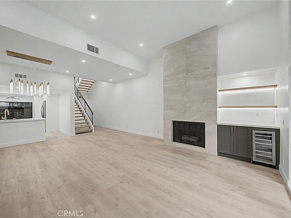 4th image of 421 S Van Ness Ave