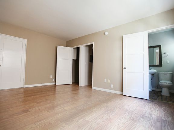 2nd image of 727 S Mansfield Ave APT 17