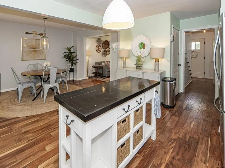 955 Cottingham Dr — Photo 3