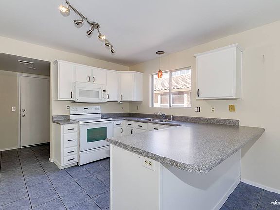 5th image of 2930 E Muirwood Dr