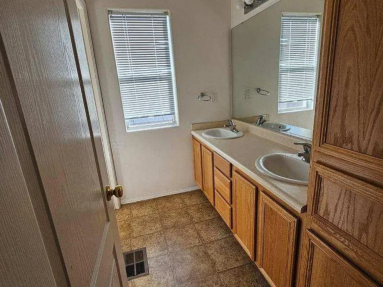 2897 Ancho Ave — Photo 15
