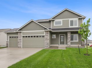 160 NW Hidden Knl, Waukee, IA 50263