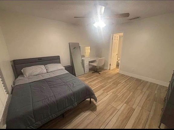 4th image of 364 NW Airoso Blvd