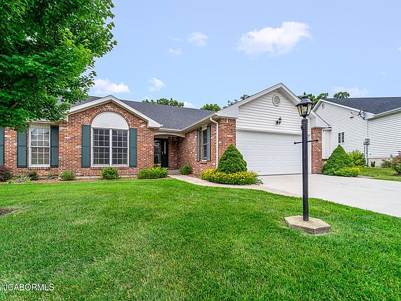 2nd image of 4013 Cambridge Cir