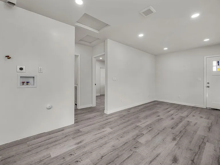 5846 Denver Ave — Photo 4
