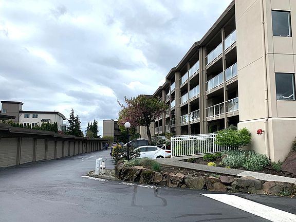 2nd image of 9715 NE Juanita Dr APT 307