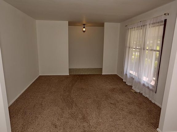 3rd image of 1394 Woodpath Dr