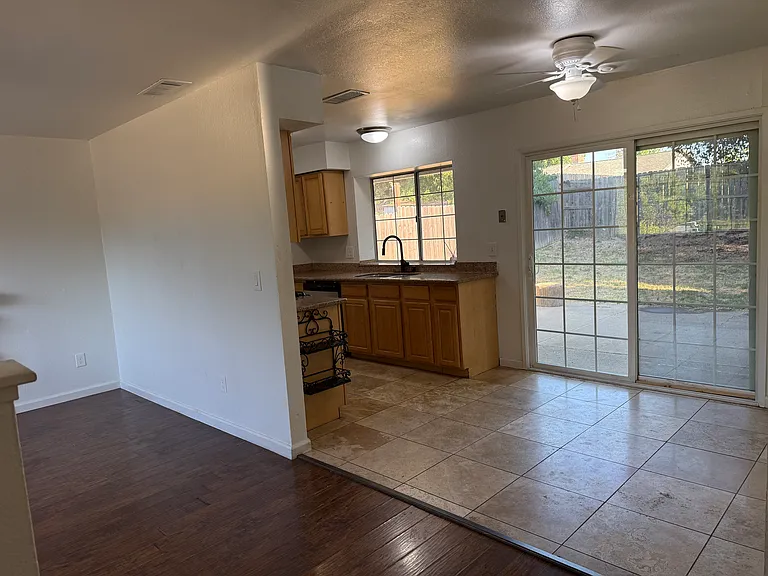 8918 Phoenix Ave — Photo 6
